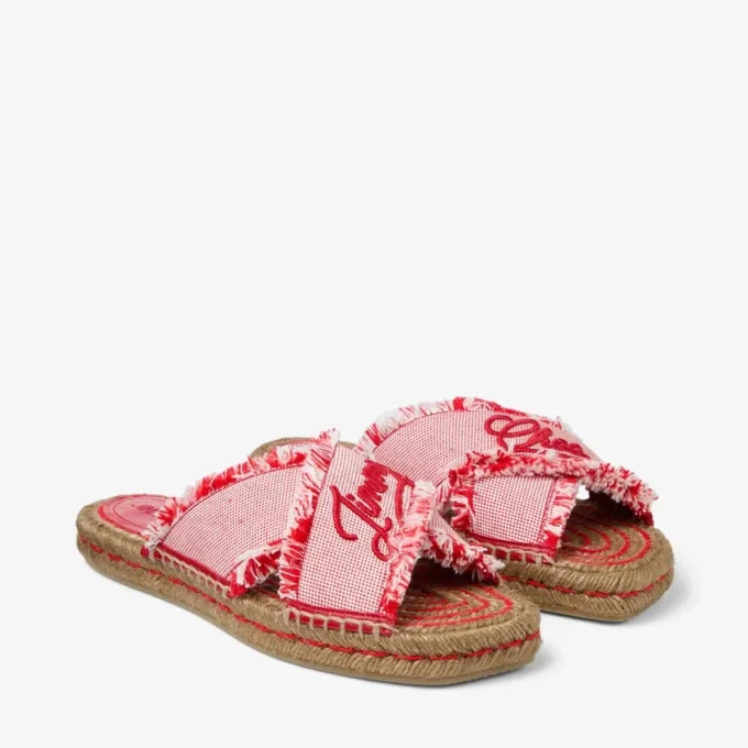Aciel platte sandaal in rubyrood Mix van platte sandaaltjes van gerafeld canvas met spikkels Aciel platte sandaal in rubyrood Mix van platte sandaaltjes van gerafeld canvas met spikkels