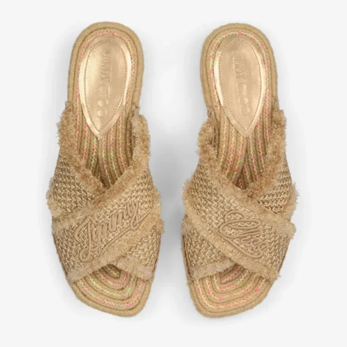 Aciel-sandaal Platte sandalen van geweven goudkleurige stof Aciel-sandaal Platte sandalen van geweven goudkleurige stof