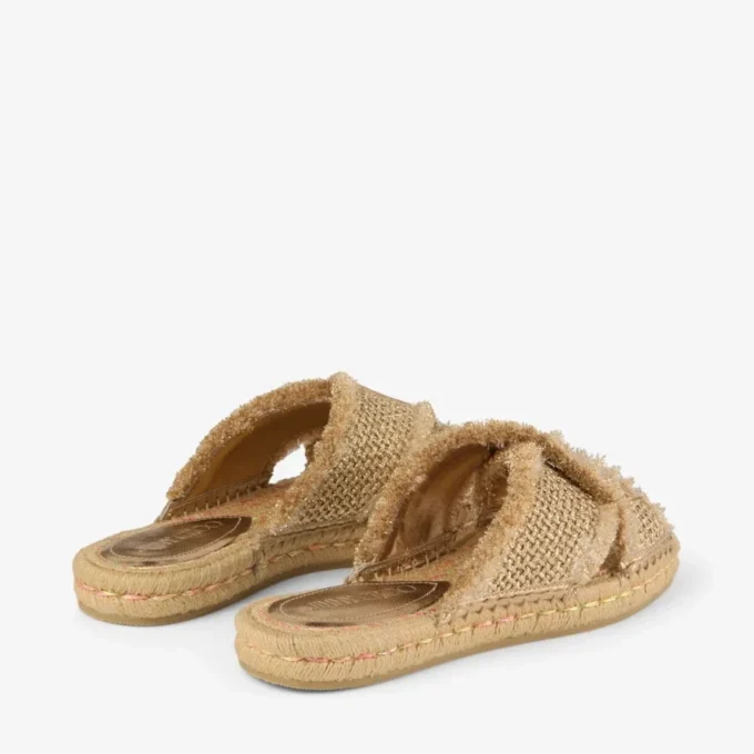 Aciel-sandaal Platte sandalen van geweven goudkleurige stof Aciel-sandaal Platte sandalen van geweven goudkleurige stof