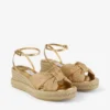 Aella Wedge 60 Gouden raffia sandalen met sleehak