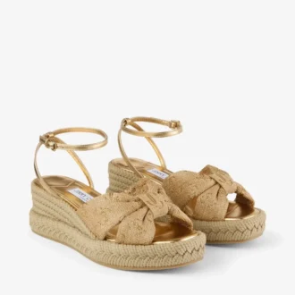 Aella Wedge 60 Gouden raffia sandalen met sleehak