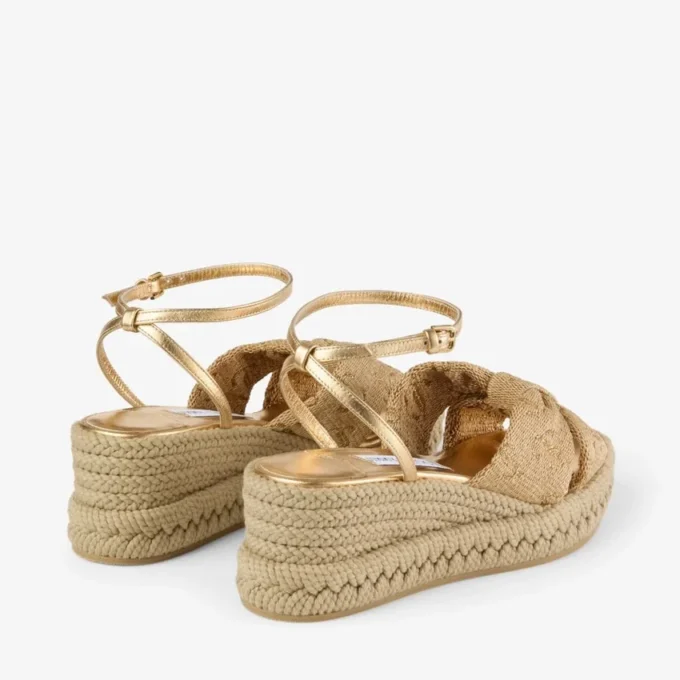 Aella Wedge 60 Gouden raffia sandalen met sleehak