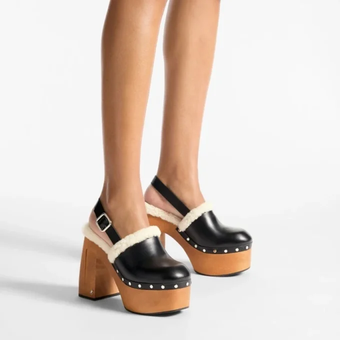 Alida Platform 135 Zwarte glanzende kalfsleren slingbacks met schapenvacht Alida Platform 135 Zwarte glanzende kalfsleren slingbacks met schapenvacht