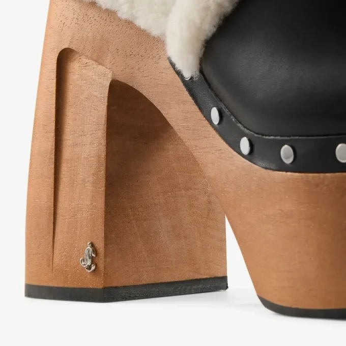 Alida Platform 135 Zwarte glanzende kalfsleren slingbacks met schapenvacht Alida Platform 135 Zwarte glanzende kalfsleren slingbacks met schapenvacht