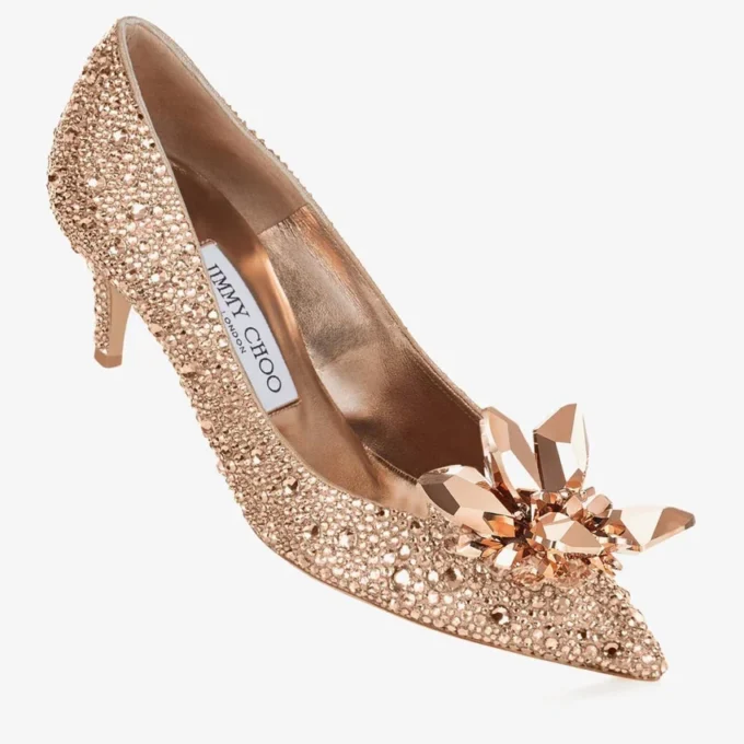 Allure roségouden pumps met puntige neus bedekt met kristallen Allure roségouden pumps met puntige neus bedekt met kristallen