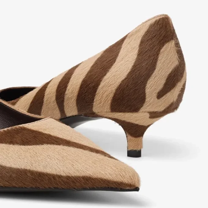 Amelia 35 Chocoladebruine Pumps van Ponyleer met Zebraprint Amelia 35 Chocoladebruine Pumps van Ponyleer met Zebraprint