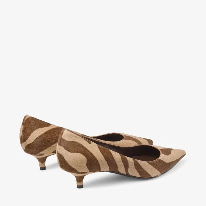 Amelia 35 Chocoladebruine Pumps van Ponyleer met Zebraprint Amelia 35 Chocoladebruine Pumps van Ponyleer met Zebraprint