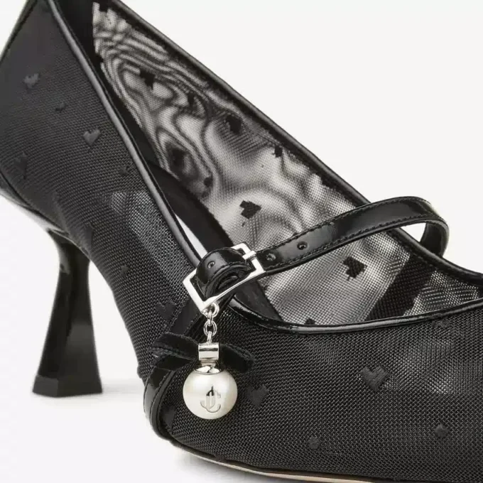 Aren Pump 65 Zwarte Spazzolato en hartvormige mesh pumps met parelbedeltje Aren Pump 65 Zwarte Spazzolato en hartvormige mesh pumps met parelbedeltje