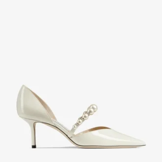 Aurelie 65 Latte lakleren pumps met spitse neus en parelversiering