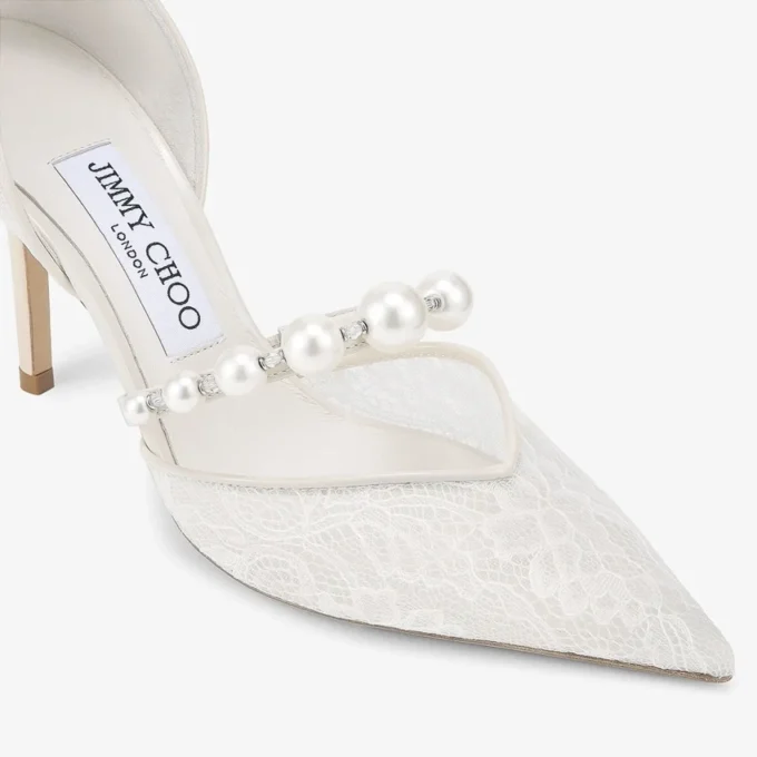 Aurelie 85 ivoorkleurige jimmy choo-pumps van kant met parelversiering Aurelie 85 ivoorkleurige jimmy choo-pumps van kant met parelversiering