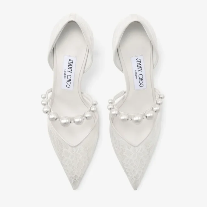 Aurelie 85 ivoorkleurige jimmy choo-pumps van kant met parelversiering Aurelie 85 ivoorkleurige jimmy choo-pumps van kant met parelversiering