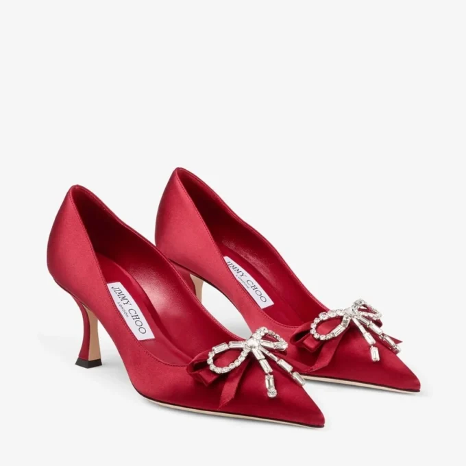 Auria 70 robijnrode satijnen pumps met satijnen strik met kristallen Auria 70 robijnrode satijnen pumps met satijnen strik met kristallen