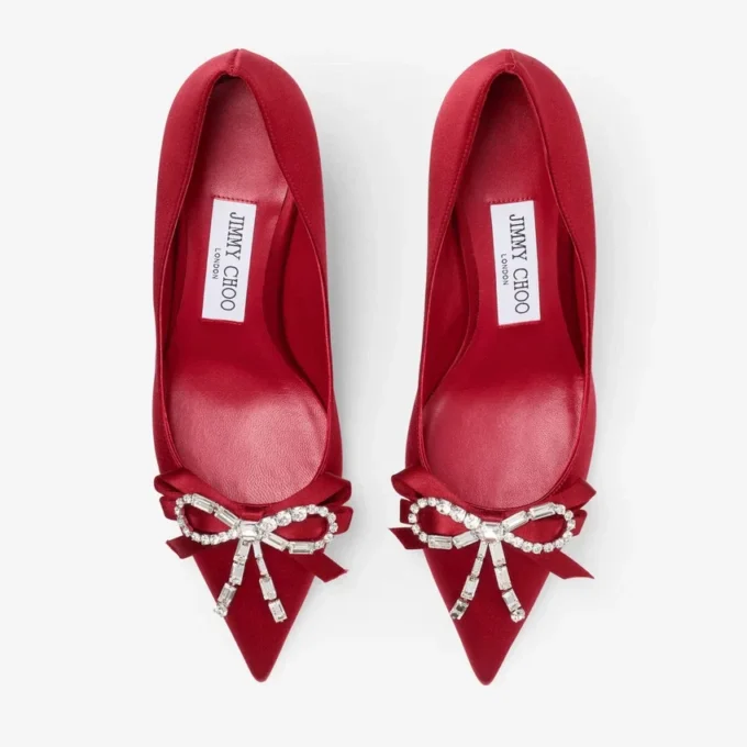 Auria 70 robijnrode satijnen pumps met satijnen strik met kristallen Auria 70 robijnrode satijnen pumps met satijnen strik met kristallen