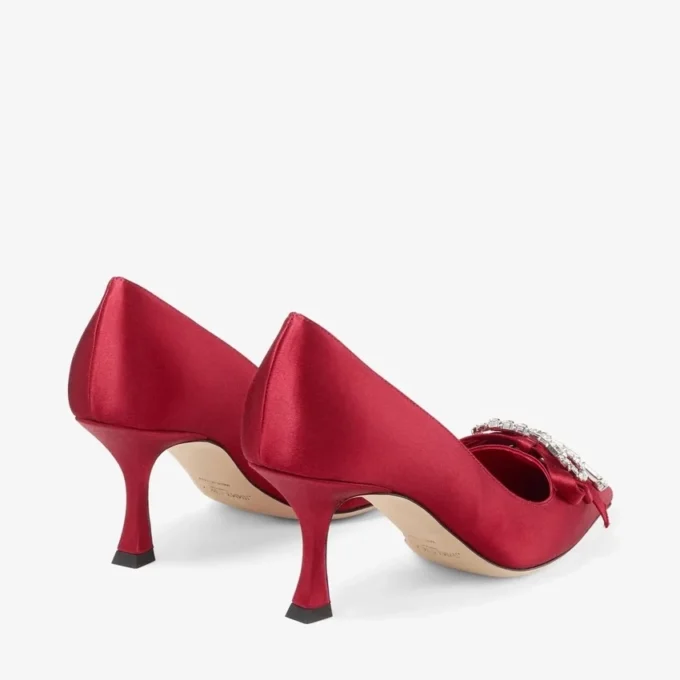 Auria 70 robijnrode satijnen pumps met satijnen strik met kristallen Auria 70 robijnrode satijnen pumps met satijnen strik met kristallen