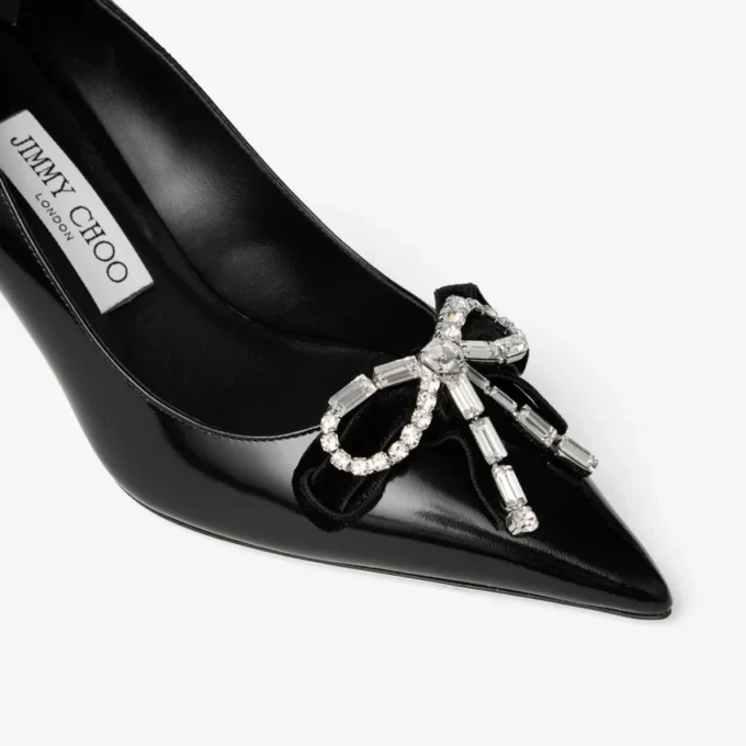 Auria 70 Zwarte zachte Spazzolato-pumps met fluwelen en kristallen strik Auria 70 Zwarte zachte Spazzolato-pumps met fluwelen en kristallen strik