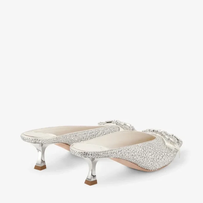 Auria Mule 50 Ivoor Satijn en Princess Crystal Hotfix Mules met strikversiering Auria Mule 50 Ivoor Satijn en Princess Crystal Hotfix Mules met strikversiering