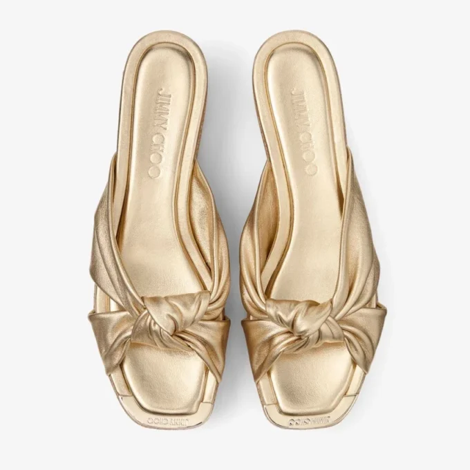 Avenue Wedge 50 Goudkleurige nappa muiltjes met sleehak Avenue Wedge 50 Goudkleurige nappa muiltjes met sleehak