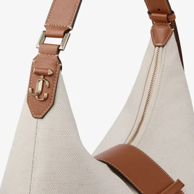 Bar Hobo Medium schoudertas van natuurlijk en bruin gerecycled canvas met leren Biker-afwerking Bar Hobo Medium schoudertas van natuurlijk en bruin gerecycled canvas met leren Biker-afwerking