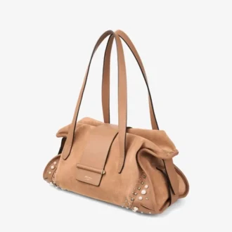 Bar Holdall Medium Toffee suède reistas met Biker-leren afwerking en parelstuds Bar Holdall Medium Toffee suède reistas met Biker-leren afwerking en parelstuds