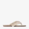 Bay Flat Amandelkleurige platte sandalen van gerafeld canvas met vlekjes Bay Flat Amandelkleurige platte sandalen van gerafeld canvas met vlekjes