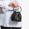 Bon Bon Biker leren zwarte tas met parelsluiting Bon Bon Biker leren zwarte tas met parelsluiting