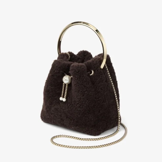 Bon Bon chocoladekleurige bucket bag met metalen handvat Bon Bon chocoladekleurige bucket bag met metalen handvat