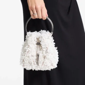 Bon Bon ivoorkleurige satijnen bucket bag met bloembladborduursel