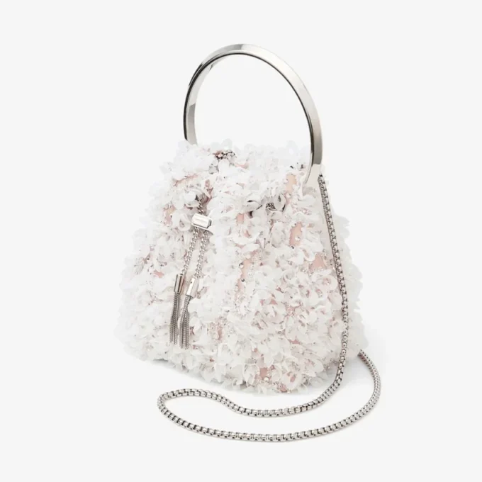 Bon Bon ivoorkleurige satijnen bucket bag met bloembladborduursel Bon Bon ivoorkleurige satijnen bucket bag met bloembladborduursel