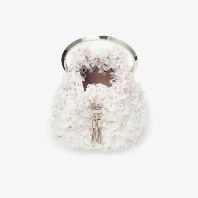 Bon Bon ivoorkleurige satijnen bucket bag met bloembladborduursel Bon Bon ivoorkleurige satijnen bucket bag met bloembladborduursel