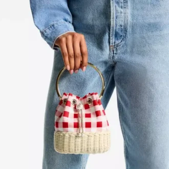 Bon Bon Ruby Red Gingham katoenen stof en rieten bucket bag