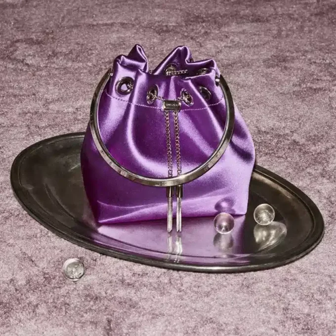 Bon Bon Violet Orchid satijnen handtas met metalen armband