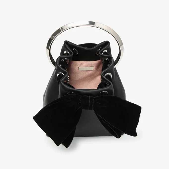 Bon Bon zwarte satijnen bucket bag met fluwelen strik