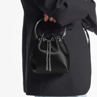 Bon Bon zwarte satijnen handtas met metalen handvat