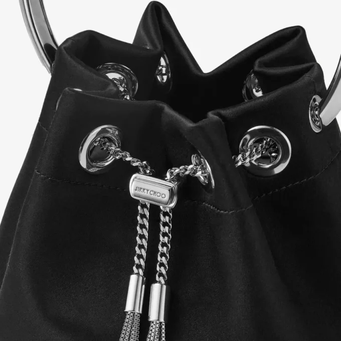 Bon Bon zwarte satijnen handtas met metalen handvat Bon Bon zwarte satijnen handtas met metalen handvat