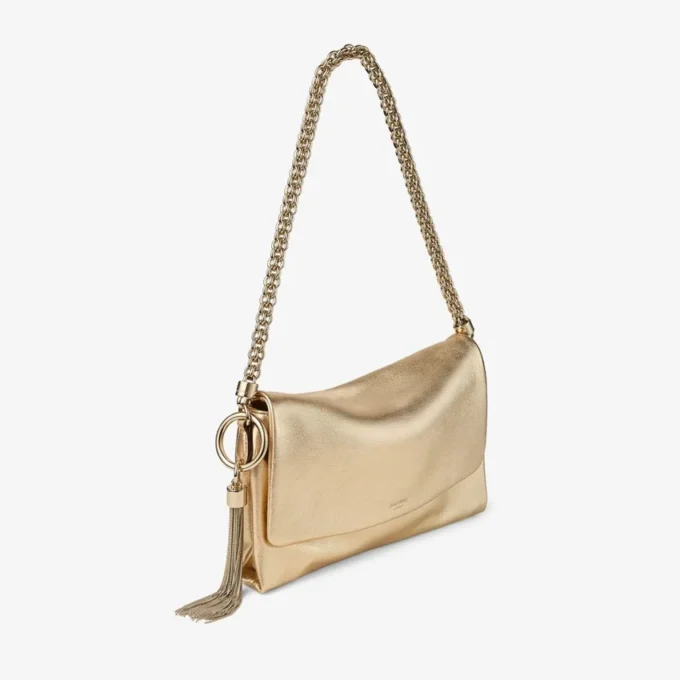 Callie schoudertas met klep van goudkleurig metallic leer