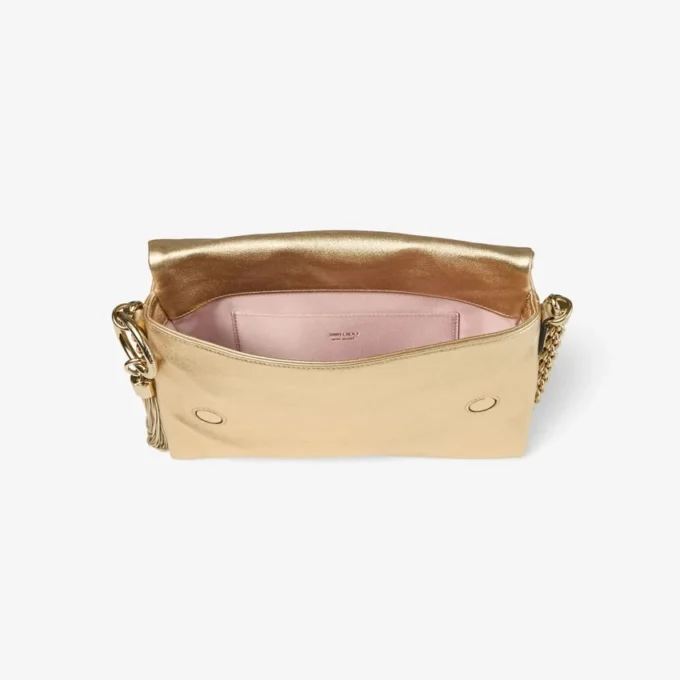 Callie schoudertas met klep van goudkleurig metallic leer