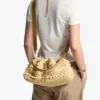 Cinch Medium natuurlijke en cappuccino raffia bucket bag met kralen en glad kalfsleer