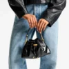 Cinch Small Zwarte zachte glanzende leren Biker-stijl schoudertas