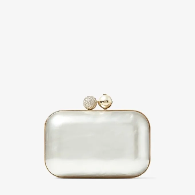 Cloud ivoorkleurige parelmoeren clutch met kristallen sluiting