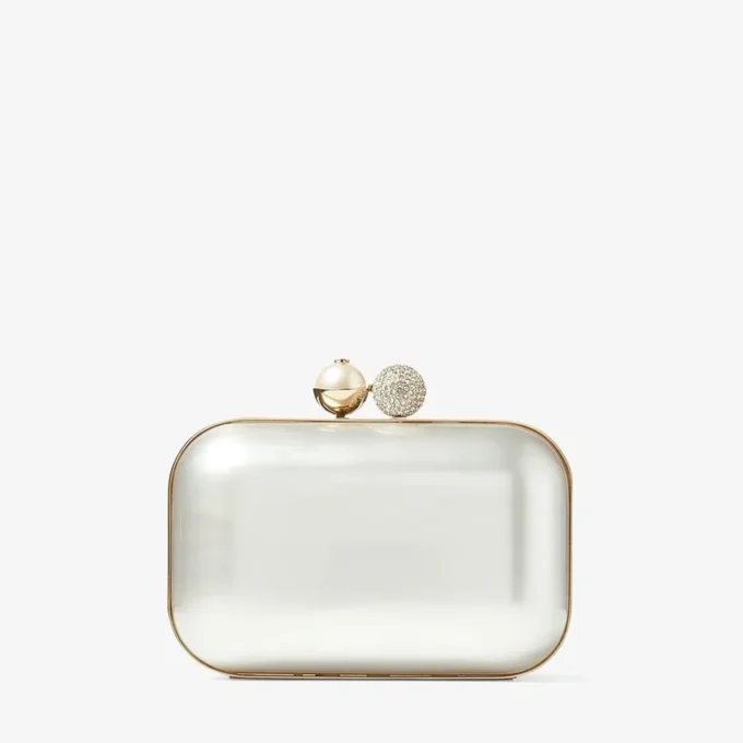 Cloud ivoorkleurige parelmoeren clutch met kristallen sluiting