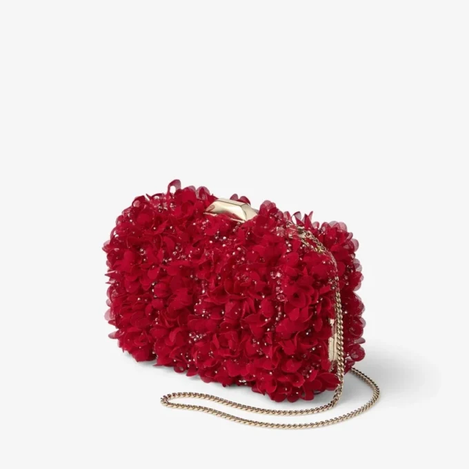 Cloud Ruby Red satijnen clutch met bloembladborduursel