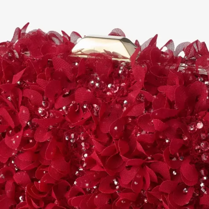 Cloud Ruby Red satijnen clutch met bloembladborduursel