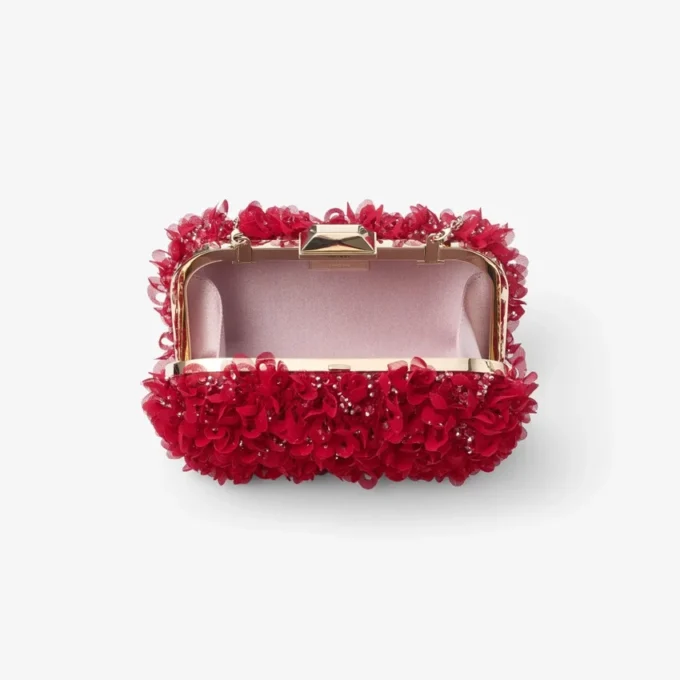 Cloud Ruby Red satijnen clutch met bloembladborduursel