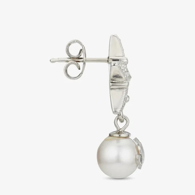 Crystal Star-oorbellen Oorbellen van metaal met zilveren afwerking, witte harsparels en kristallen Crystal Star-oorbellen Oorbellen van metaal met zilveren afwerking, witte harsparels en kristallen