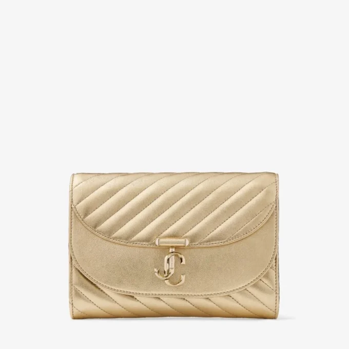 Curve Clutch Glanzend goudkleurig gewatteerd metallic leren clutch met ketting