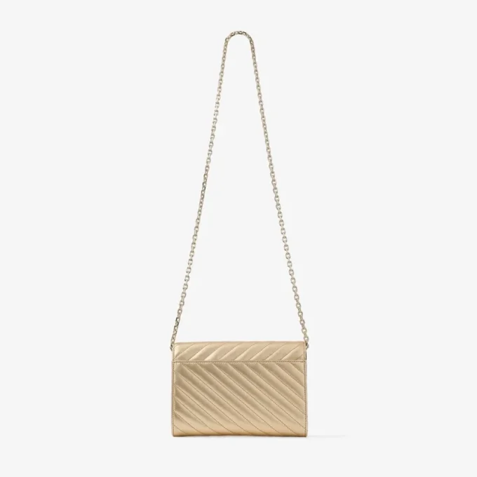 Curve Clutch Glanzend goudkleurig gewatteerd metallic leren clutch met ketting