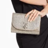 Curve Clutch Goudglanzende suède clutch met hotfix-kristallen