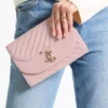 Curve Clutch Roze gewatteerde bikerleren clutch