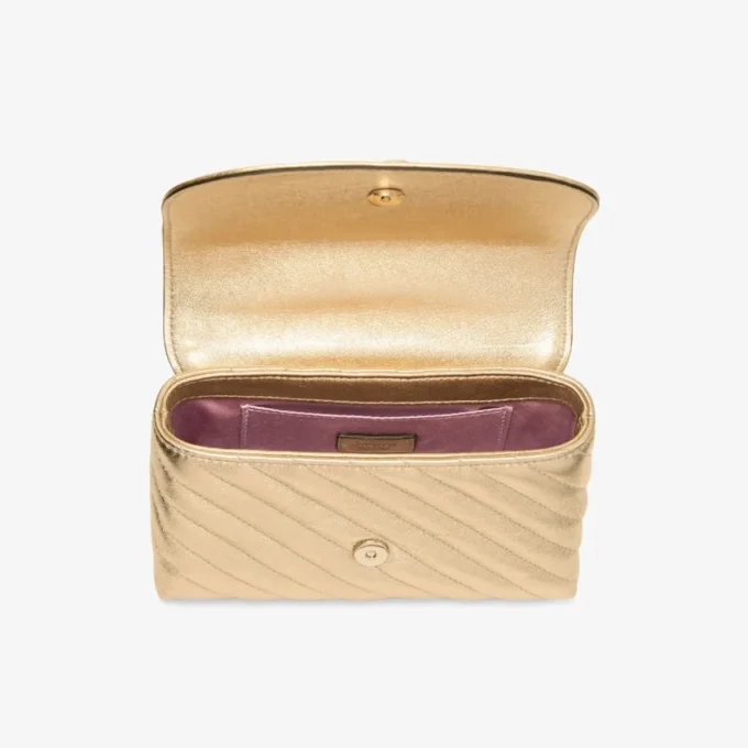 Curve Cross Body Small Goudkleurige gewatteerde metallic nappalederen crossbodytas Curve Cross Body Small Goudkleurige gewatteerde metallic nappalederen crossbodytas