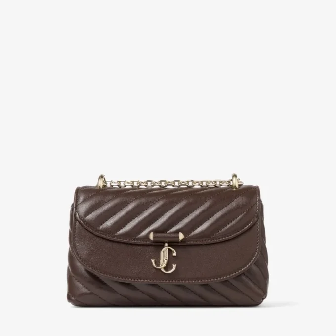 Curve Crossbody Small Chocoladebruine gewatteerde crossbodytas van bikerleer Curve Crossbody Small Chocoladebruine gewatteerde crossbodytas van bikerleer